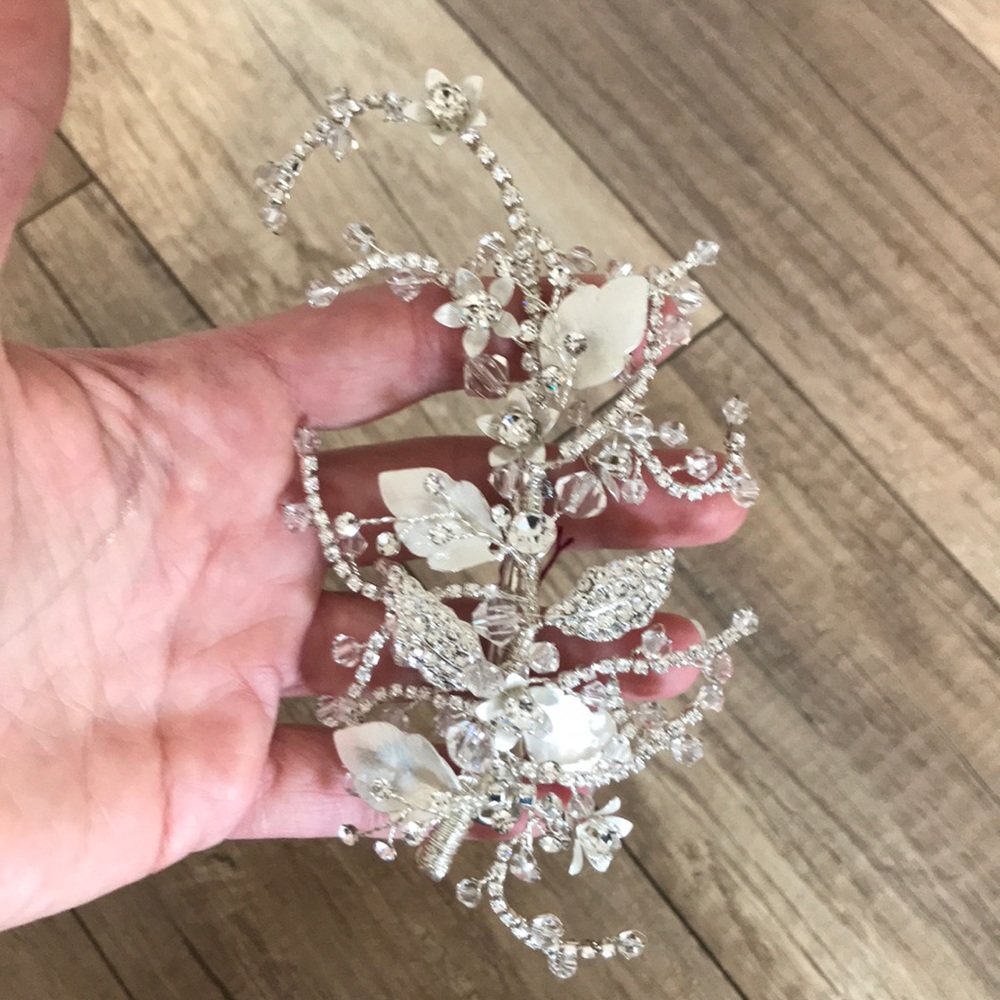 Wedding crystal hair clip